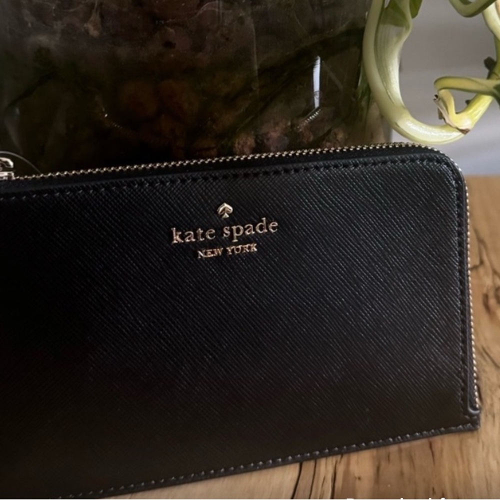 NWT Kate Spade Lucy Small L-Zip Wristlet